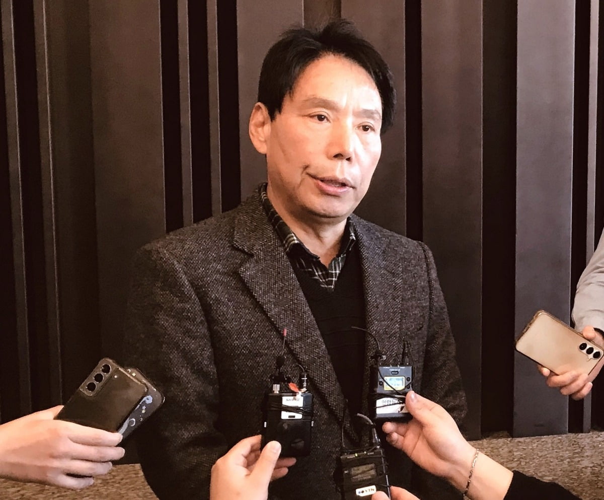拜仁有意在明夏引进伯恩利20岁边锋科莱奥肖