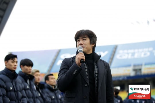 ❤️温情！马赛球迷昨晚打出Tifo声援西汉姆联前锋安东尼奥，后者近期遭遇车祸
