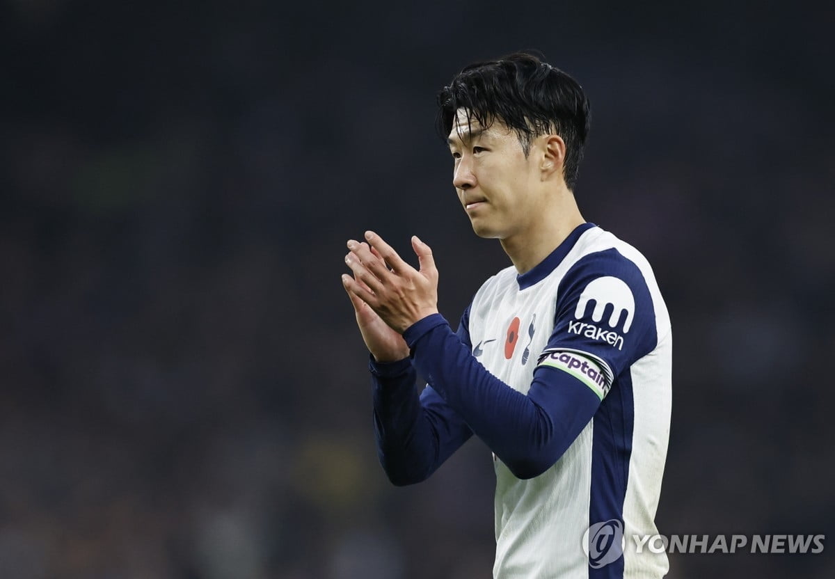2分钟内被罚下2人！塞尔塔射手阿斯帕斯一度鼓动队友离场罢踢