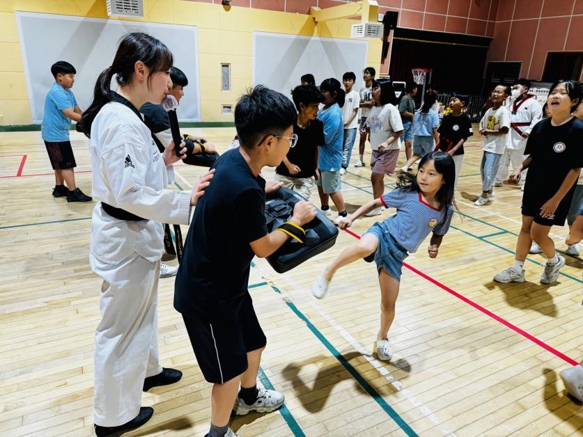 班凯罗缺阵魔术溃不成军半场投降 东欧合砍49分独行侠大胜23分