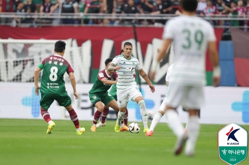 ⚽澳超半场：威尔梅林开场闪击 比奇屡献神扑 墨尔本城暂客场1-0喷气机