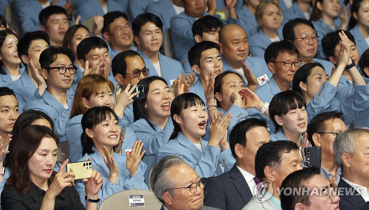194胜，罗伯逊利物浦生涯前300场赢球场次仅次于阿诺德