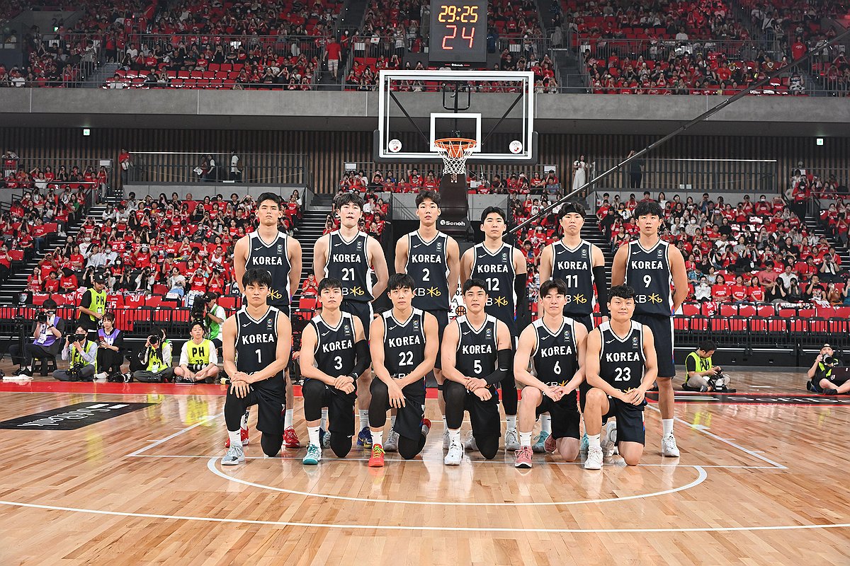 今夏退役的什琴斯尼重返安联球场，接受尤文和球迷的致敬