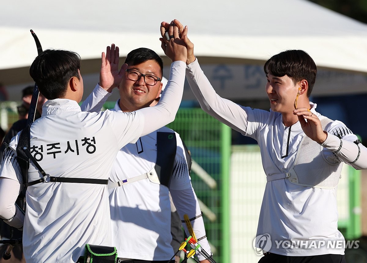 瓜帅：鲁本将伤缺3-4周；阿坎吉和斯通斯恢复训练是好事