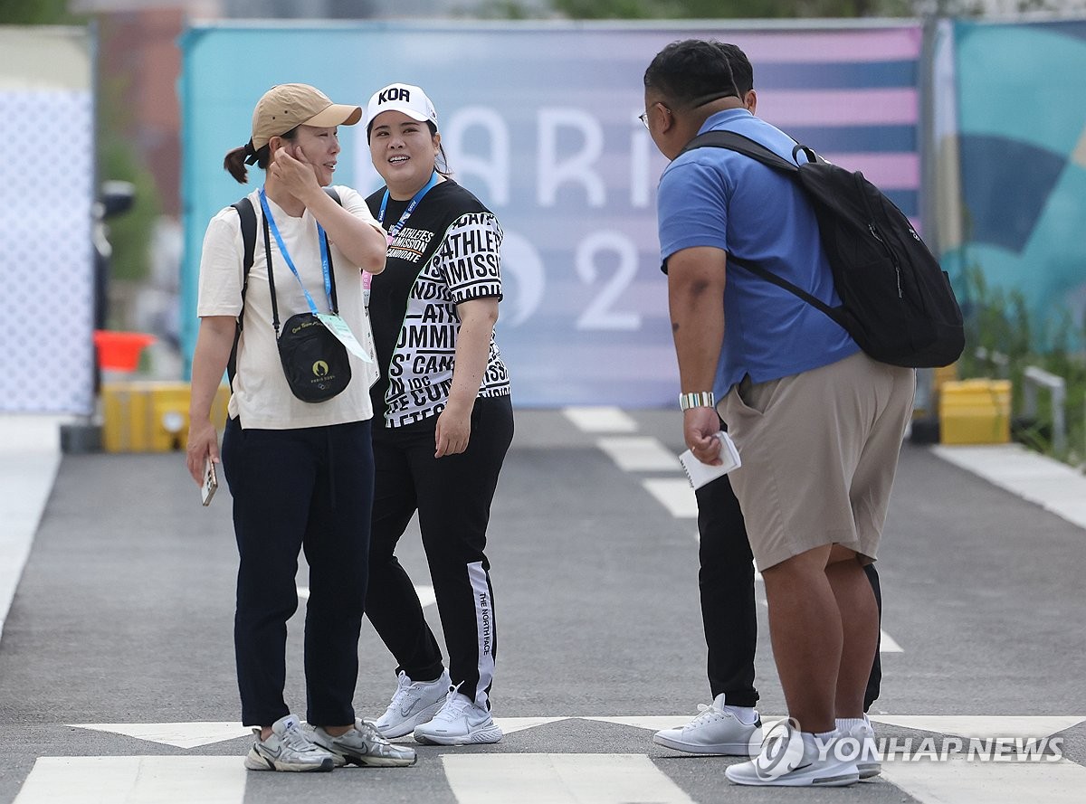 比肩梅西、恩昆库，哲凯赖什是第三位欧冠对曼城戴帽的球员