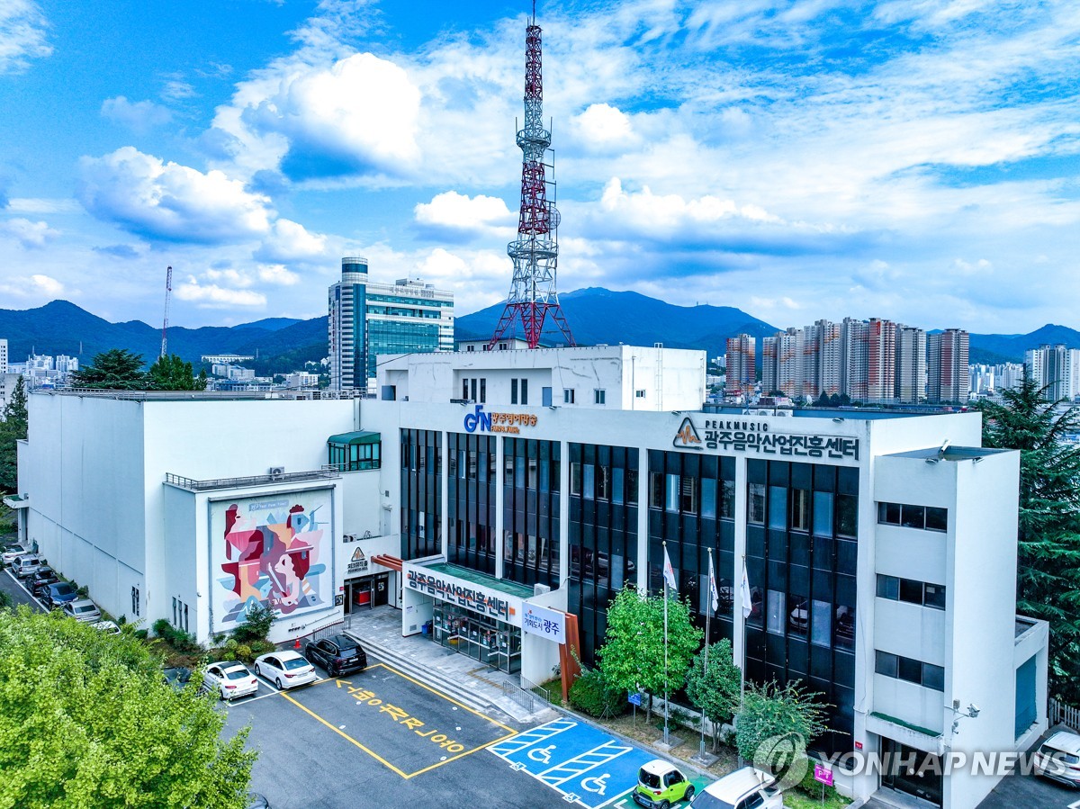 每体为巴萨评分：莱万、孔德、伊尼戈、福特4分最低
