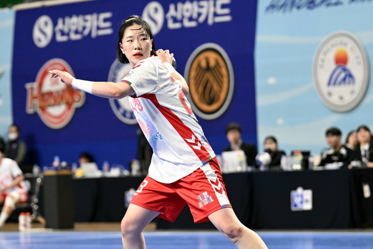 为伊藤平野复仇！张本美和击败法国新王牌 日媒大赞16岁独当一面