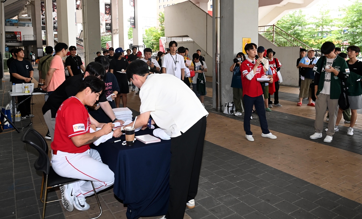这就是专业！马德兴FIFA最佳投票与最终前三一致