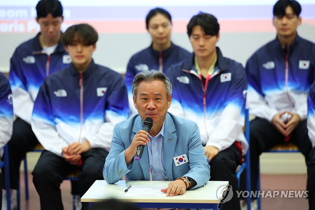 伊镇队长：曼联各个位置的球员都有威胁，我们将尽全力阻止他们